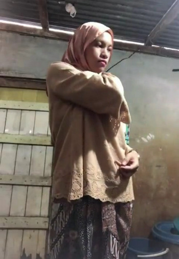 DEDE Hijab Kebaya Belajar Omek