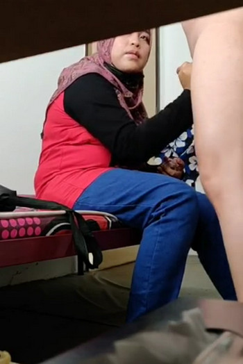 HIJAB Pembokat Doyan Nyepong