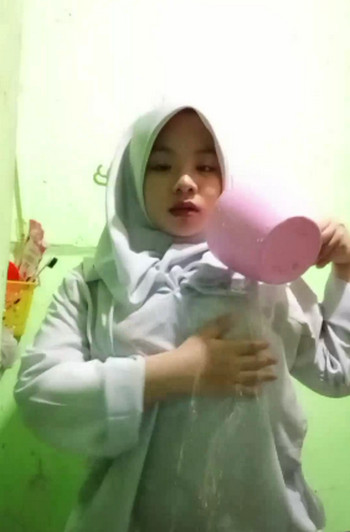 PELAJAR Hijab Horny Di Kamar mandi