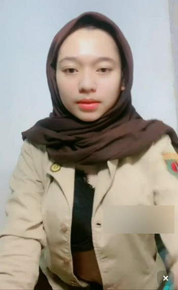 RENA JILBAB Pramuka Pamer Susu